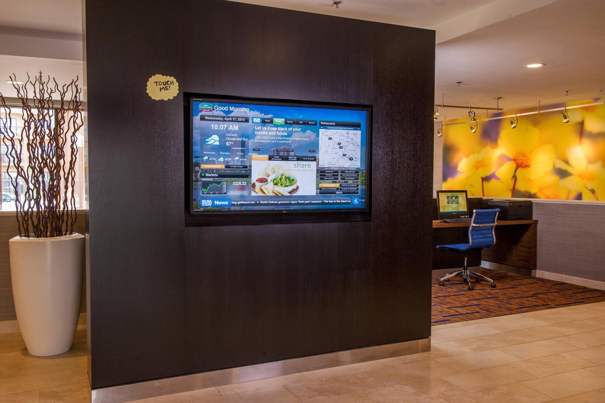 Courtyard By Marriott Richmond West Hotel Dumbarton Exterior photo